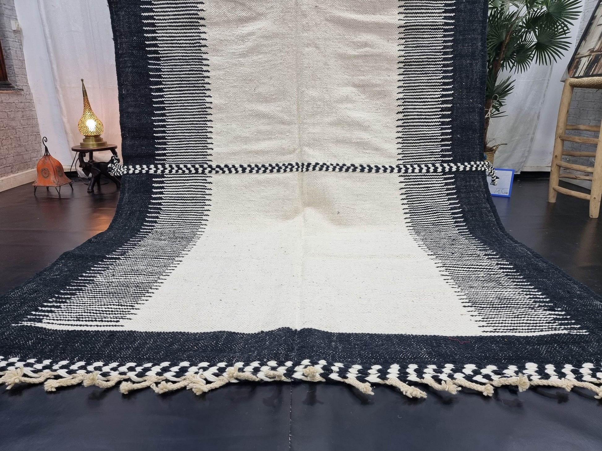 STUNNING ZANAFI RUG, Handmade Wool Rug, Moroccan Rug, Berber Rug, Kilim Flat Rug, Black and White Rug, Striped Wool Rug, Handwoven Wool Rug