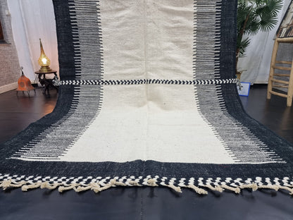 STUNNING ZANAFI RUG, Handmade Wool Rug, Moroccan Rug, Berber Rug, Kilim Flat Rug, Black and White Rug, Striped Wool Rug, Handwoven Wool Rug