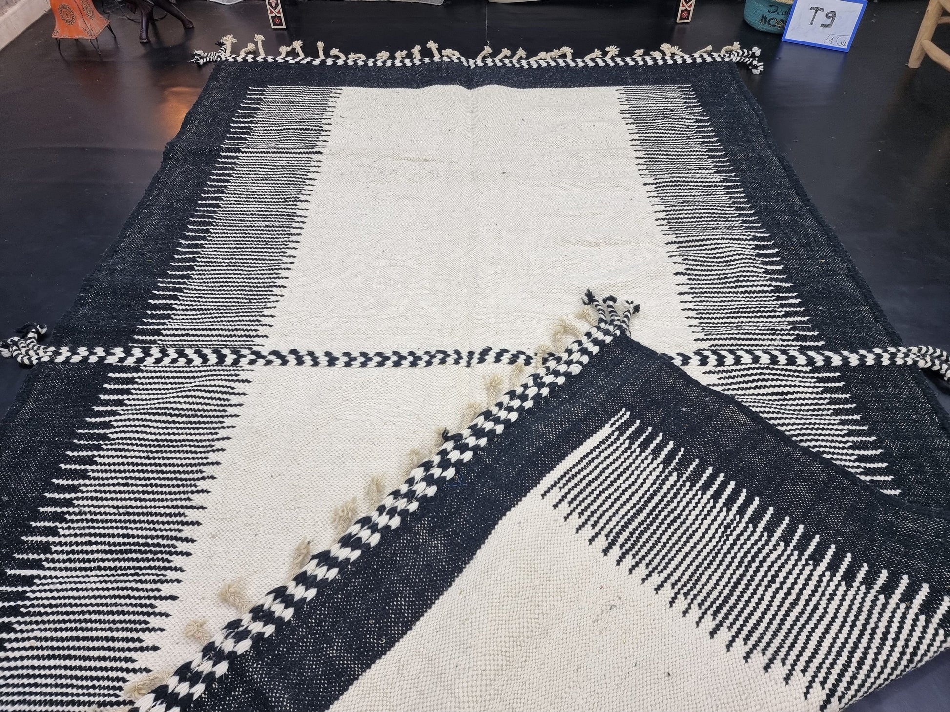 STUNNING ZANAFI RUG, Handmade Wool Rug, Moroccan Rug, Berber Rug, Kilim Flat Rug, Black and White Rug, Striped Wool Rug, Handwoven Wool Rug