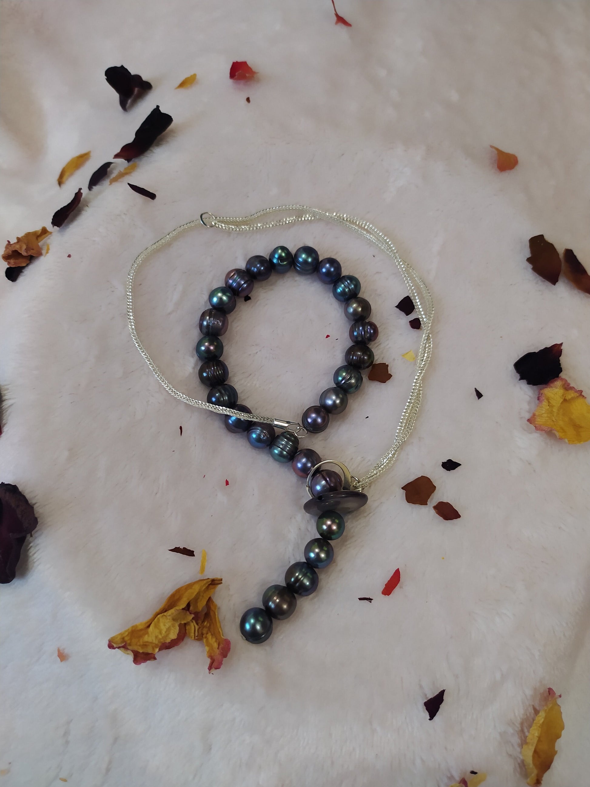 Black Pearls and Silver 925 in One Beautiful Necklace, an Exclusive Product Handmade and Natural Pearls to Embellish Your Neck.