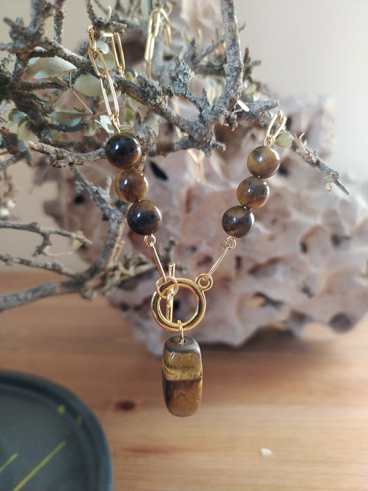 Tiger'S Eye in Beautiful Necklace, an Exclusive Product Handmade and Natural Stones to Embellish Your Neck.