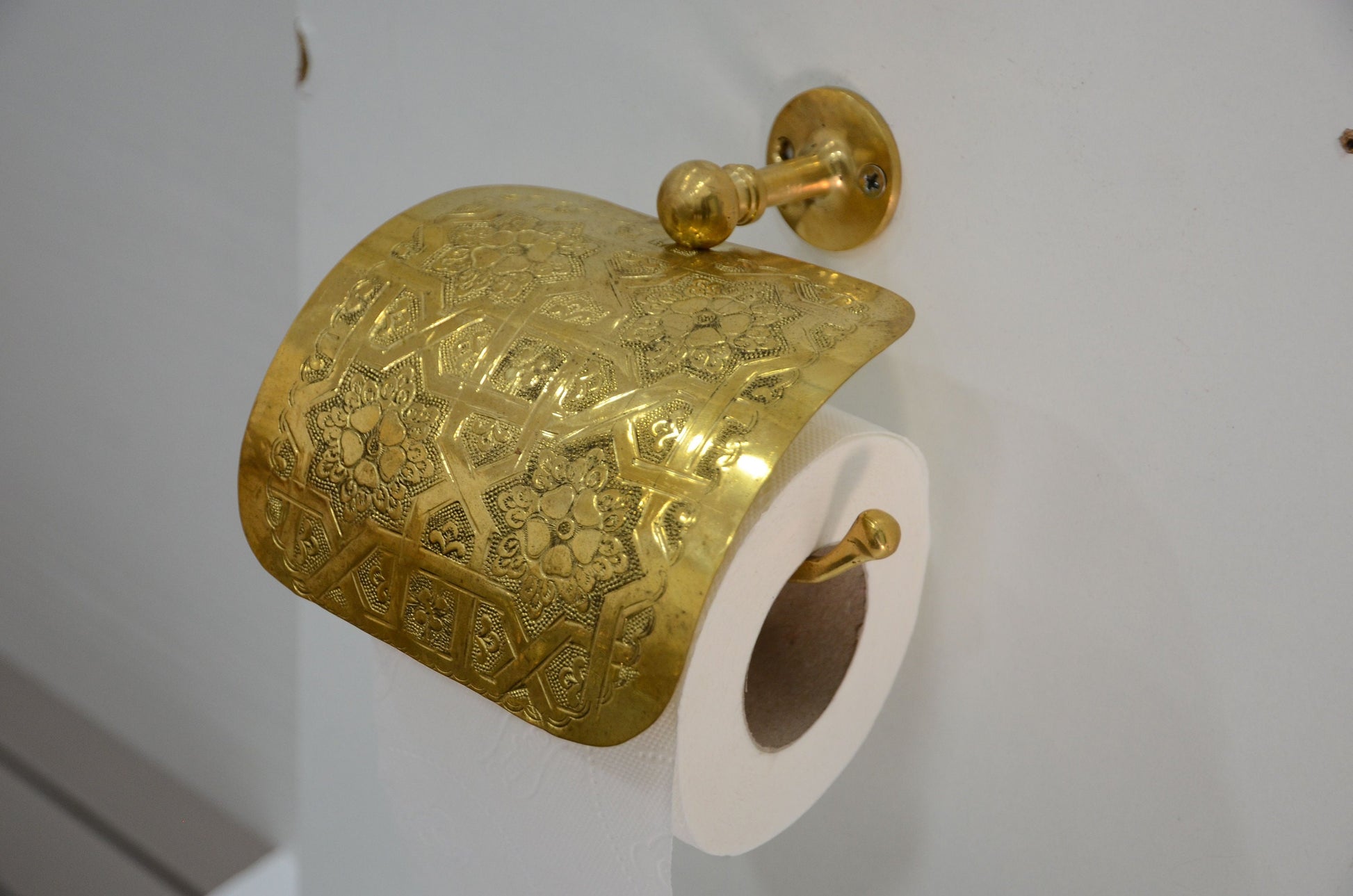 Vintage Brass Toilet Paper Holder, Ornamented Toilet Roll Hanger in Unlacquered Brass Finish