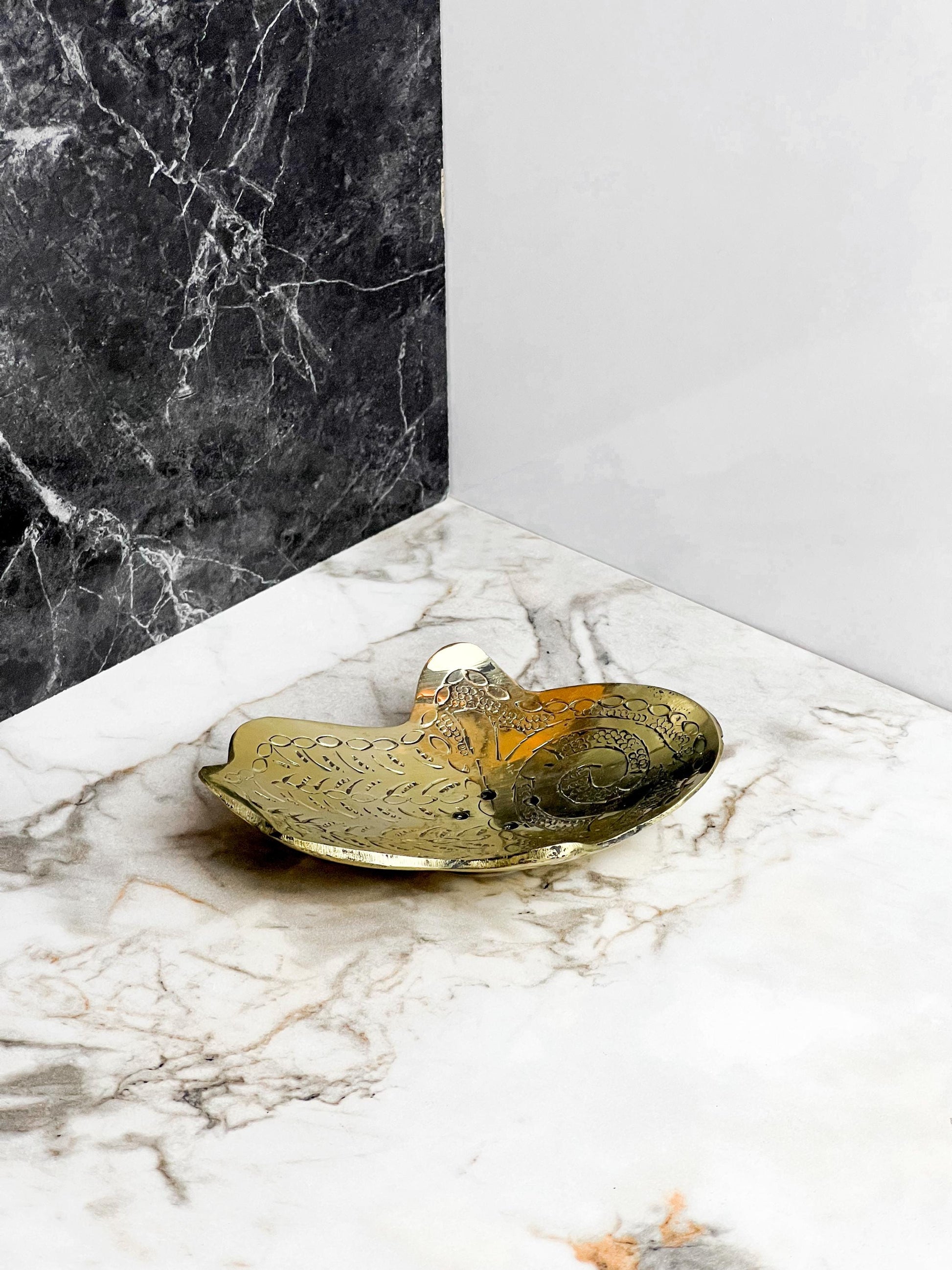 Handcrafted Moroccan Brass Soap Holder, Engraved Artisan Bathroom Decor, Soap Dish, Antique Brass, Soap Tray, Bathroom Accessories .