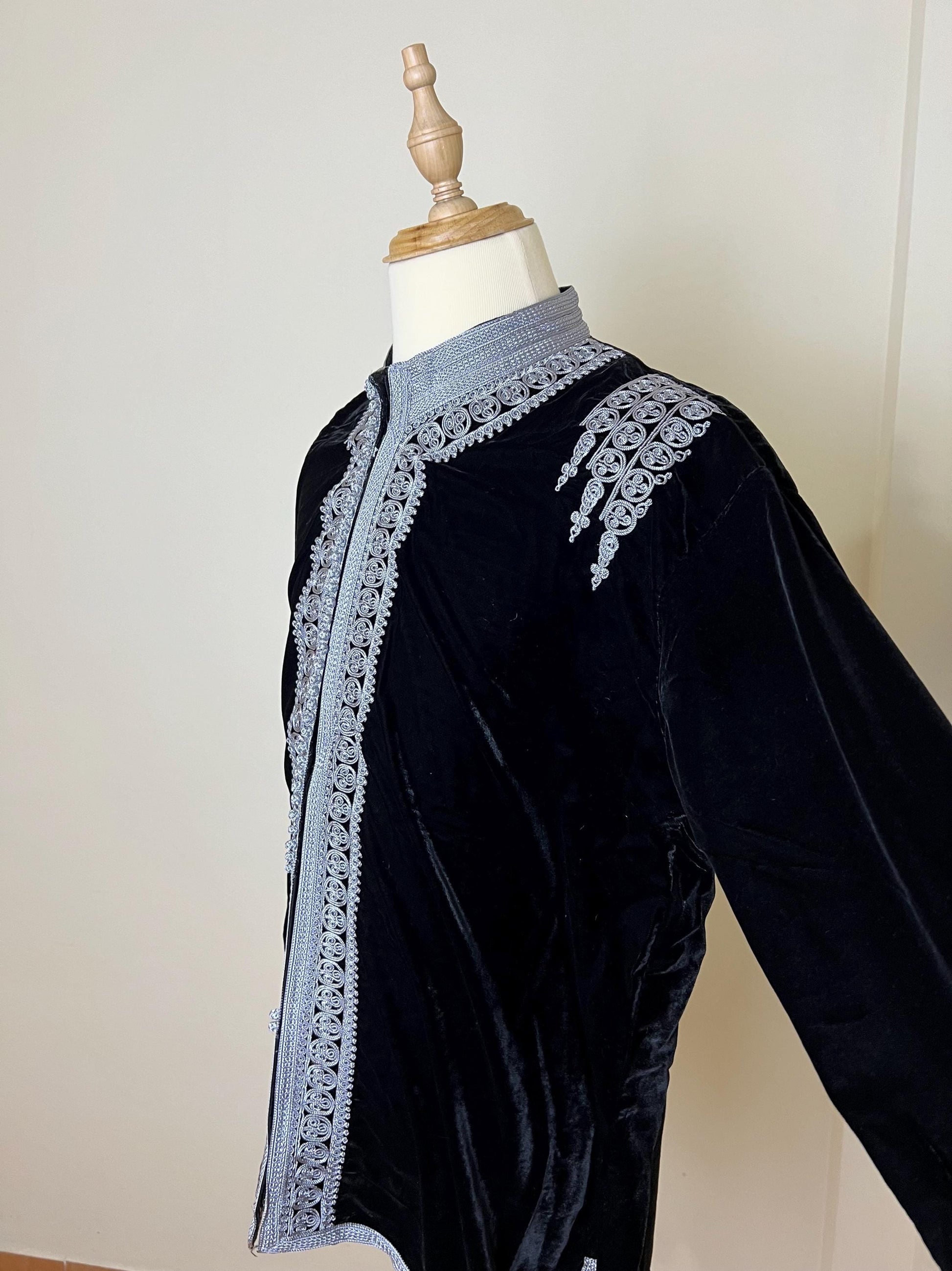 Royal Moroccan Men Tunic Caftan Breathable Fiber Cotton Hand Tread, Special Soft Tissue, Kaftan for Men, Djellaba for Men Comfy Loungewear