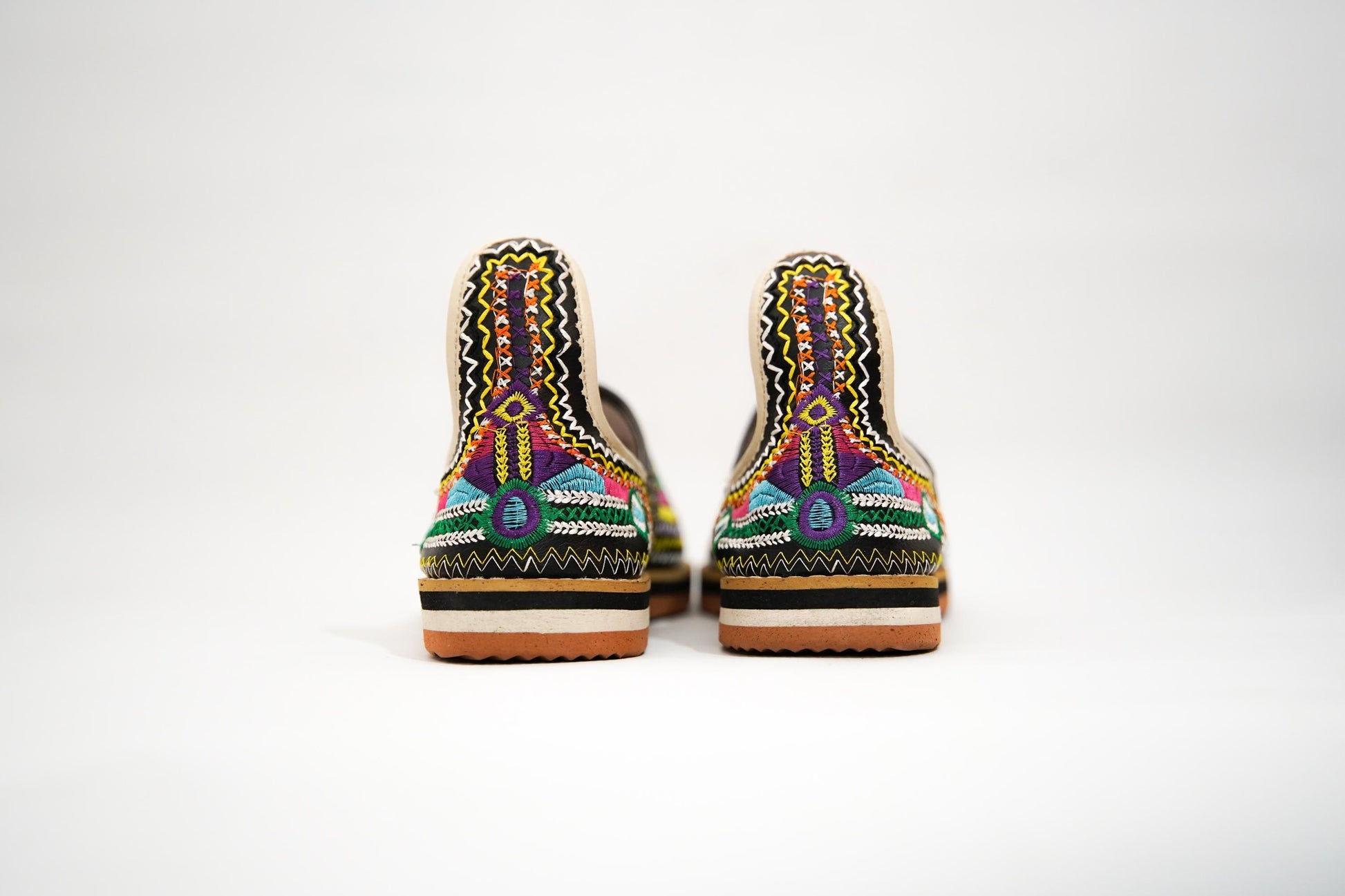 Handmade Moroccan Leather Babouche Slippers for Women, Embroidered Organic Sheepskin House Slippers, Moroccan Shoes, and Leather Babouche.