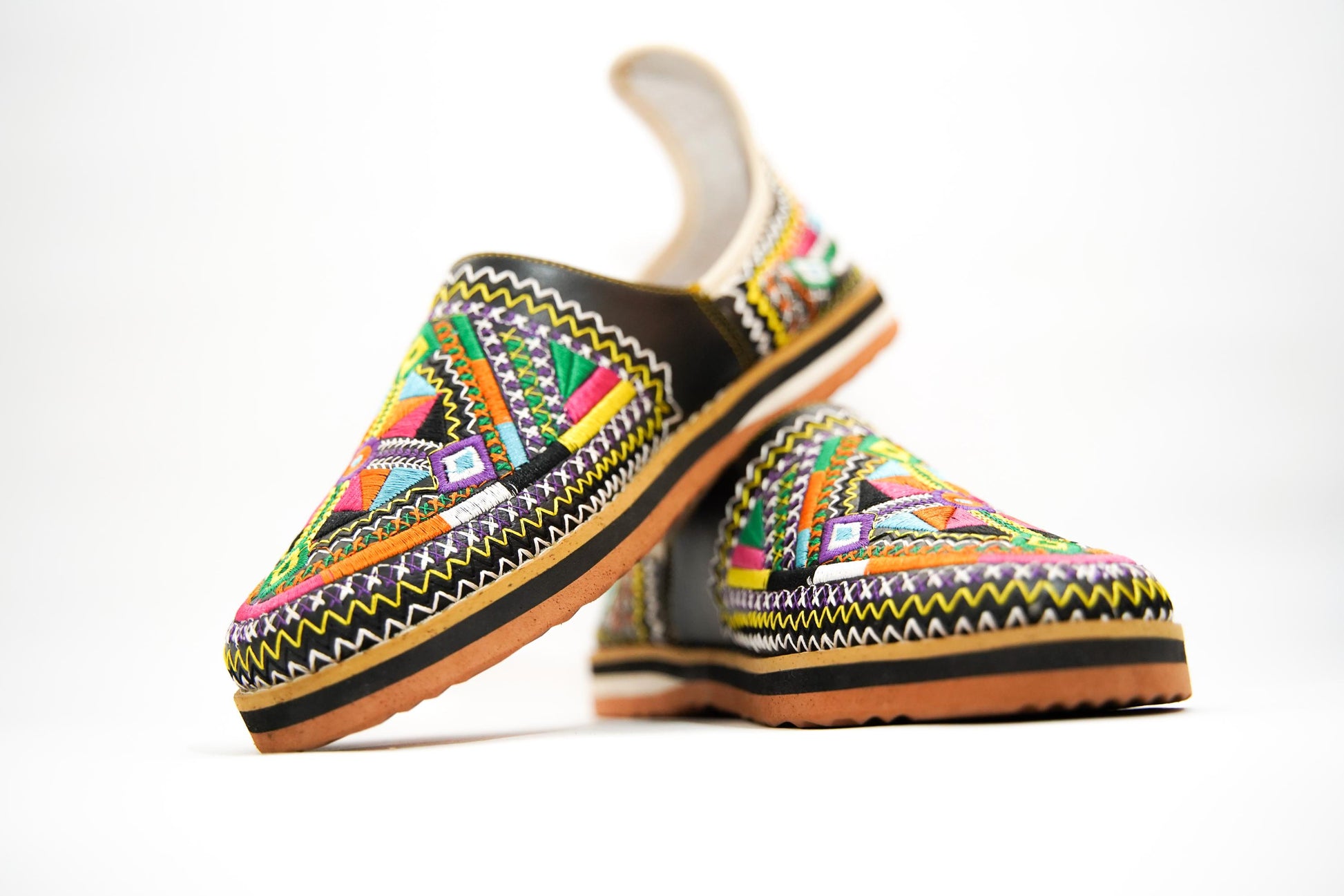 Handmade Moroccan Leather Babouche Slippers for Women, Embroidered Organic Sheepskin House Slippers, Moroccan Shoes, and Leather Babouche.