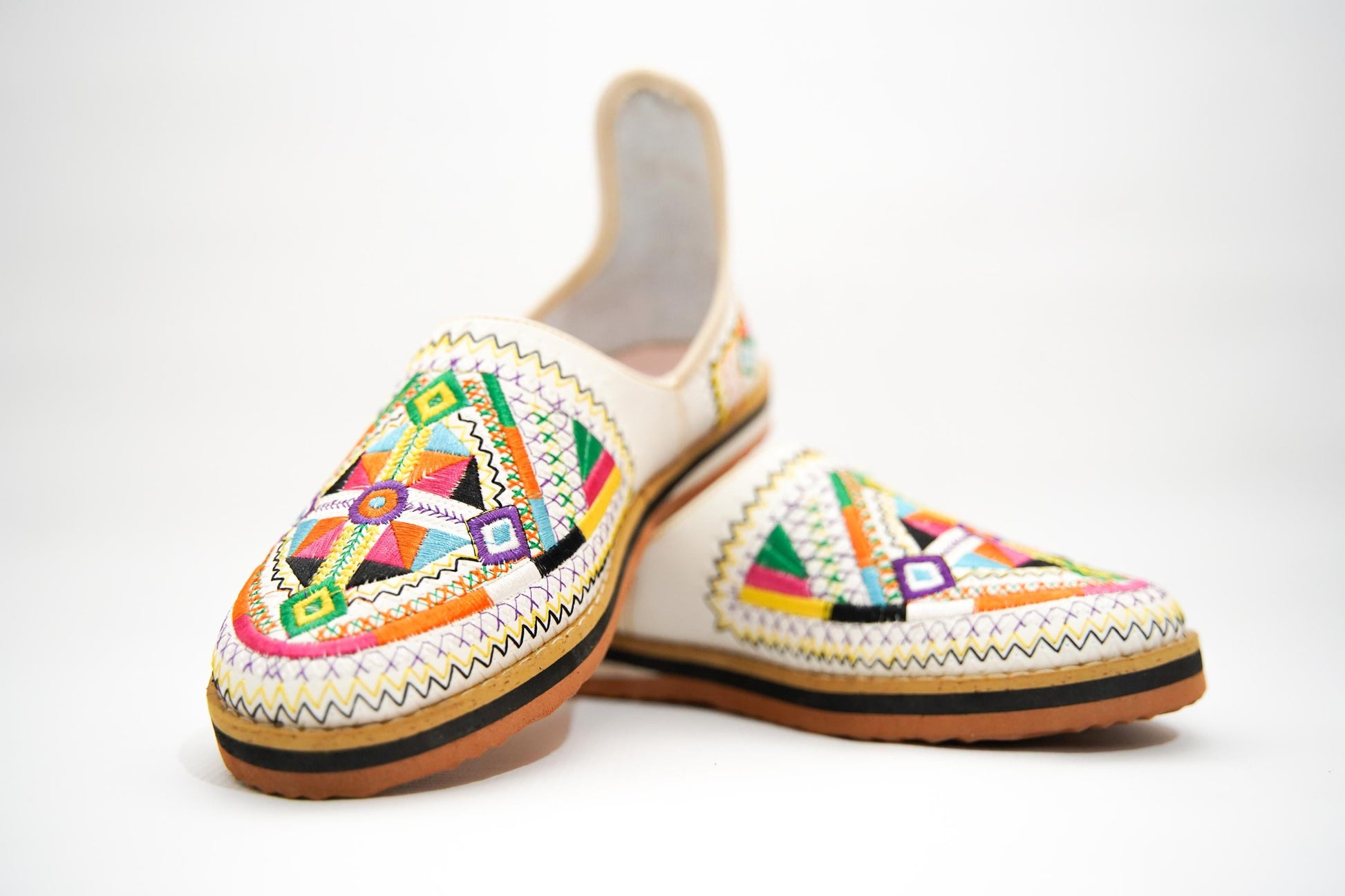 Handmade Moroccan Leather Babouche Slippers for Women, Embroidered Organic Sheepskin House Slippers, Moroccan Shoes, and Leather Babouche.