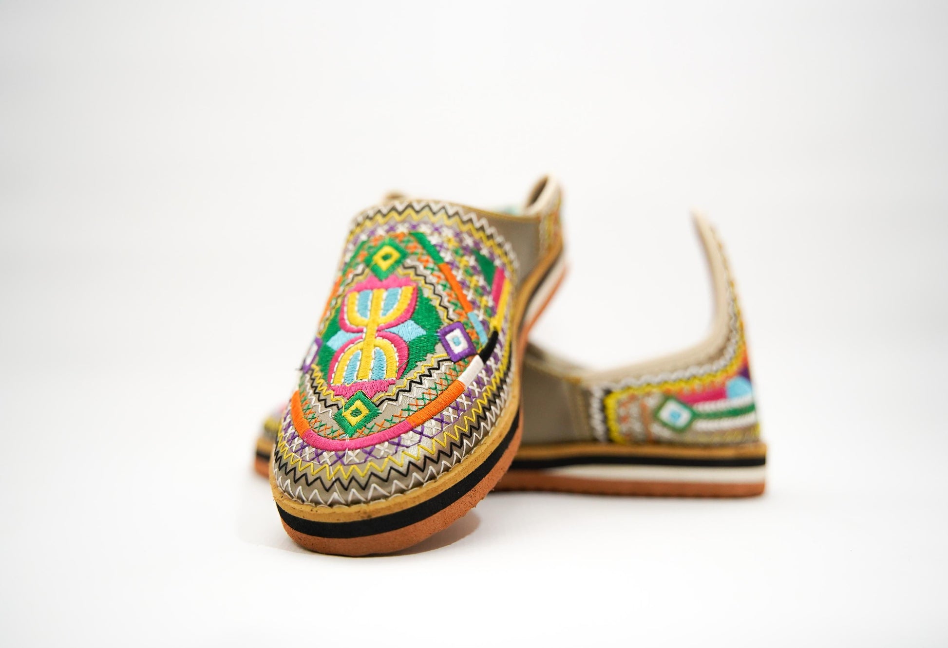 Handmade Moroccan Leather Babouche Slippers for Women, Embroidered Organic Sheepskin House Slippers, Moroccan Shoes, and Leather Babouche.