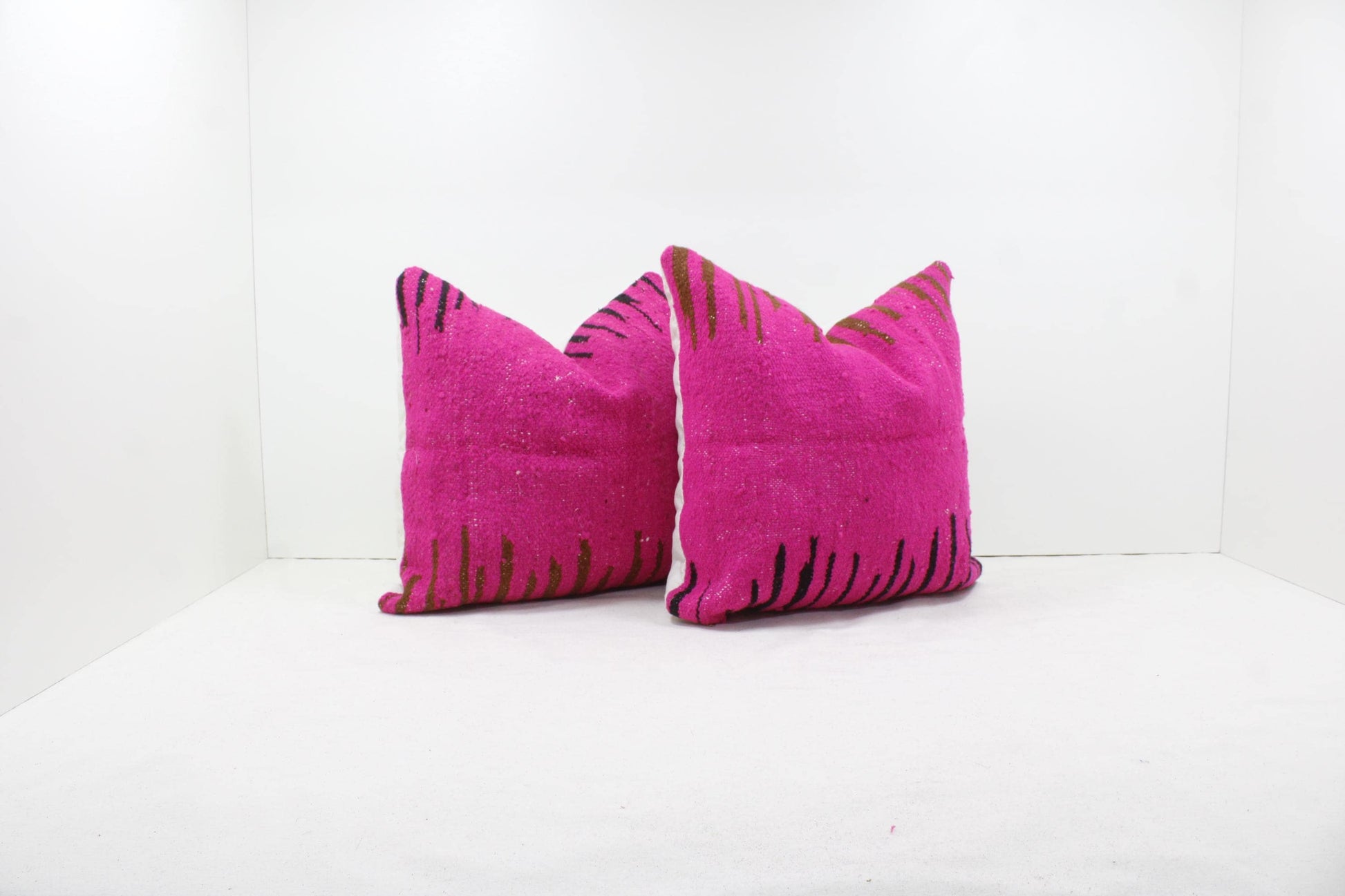 Set of 2 Vintage Moroccan Pillows 100% Wool , Absolutely Gorgeous Pillow Floor Pillow Moroccan Berber Home Design Handmade Kilim Berber