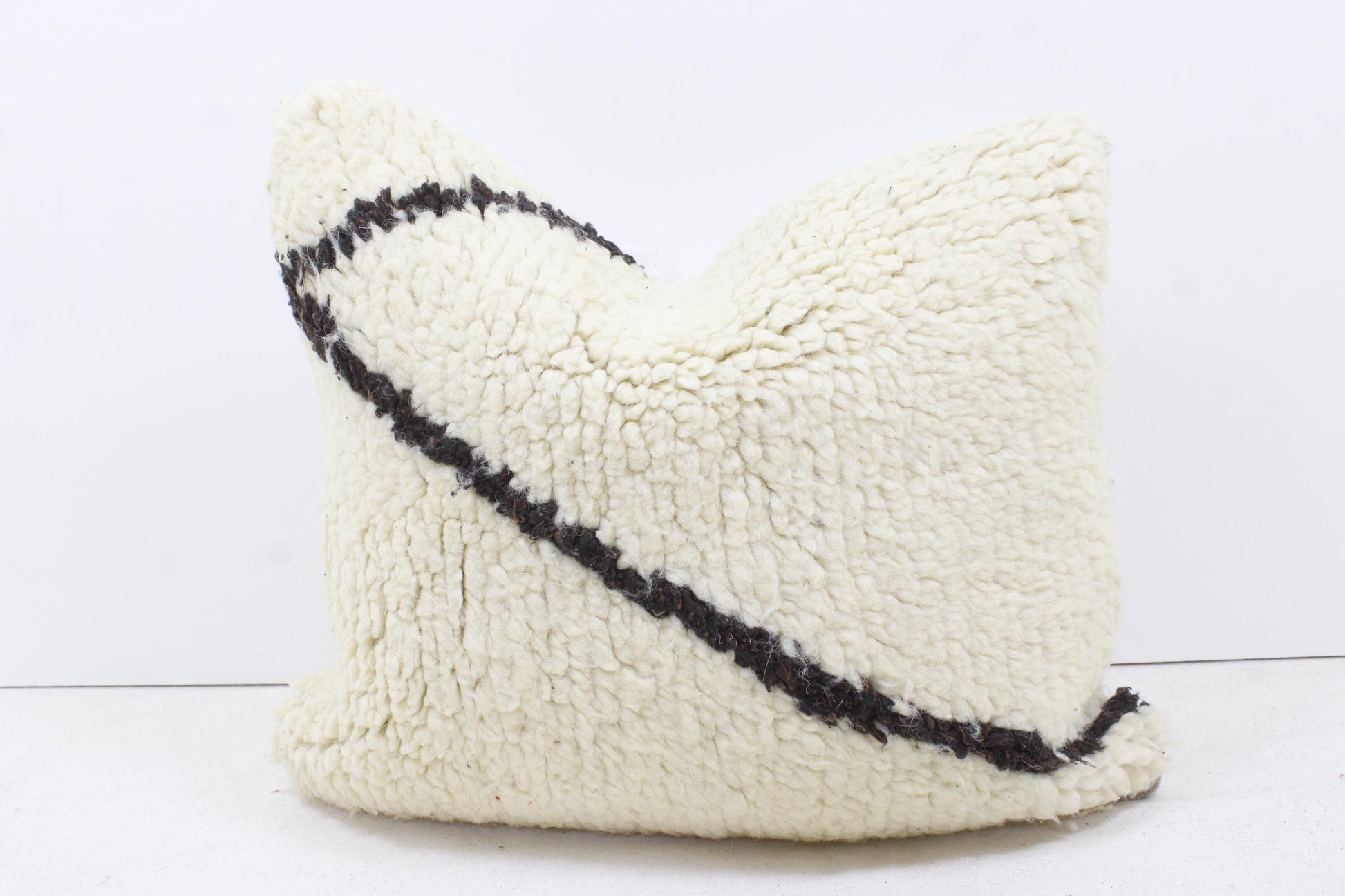 Set of 2 Vintage Moroccan Pillows 100% Wool , Absolutely Gorgeous Pillow Floor Pillow Moroccan Berber Home Design Handmade Kilim Berber