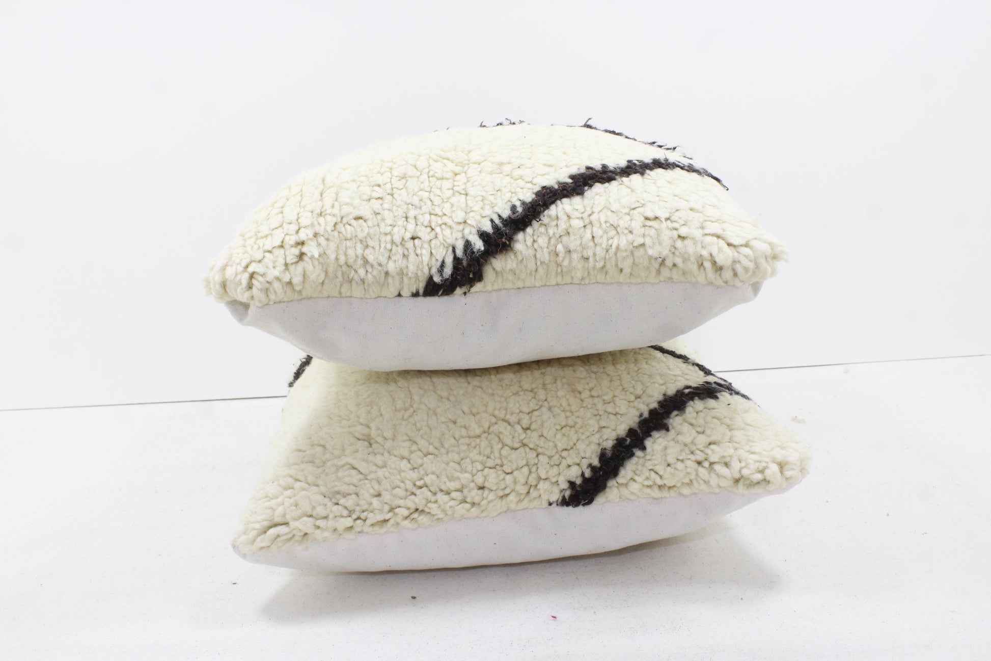 Set of 2 Vintage Moroccan Pillows 100% Wool , Absolutely Gorgeous Pillow Floor Pillow Moroccan Berber Home Design Handmade Kilim Berber