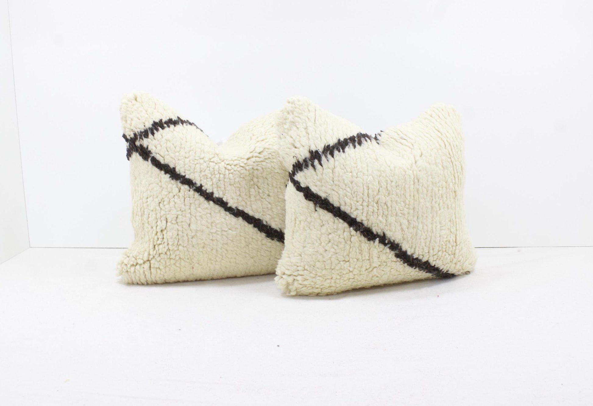 Set of 2 Vintage Moroccan Pillows 100% Wool , Absolutely Gorgeous Pillow Floor Pillow Moroccan Berber Home Design Handmade Kilim Berber