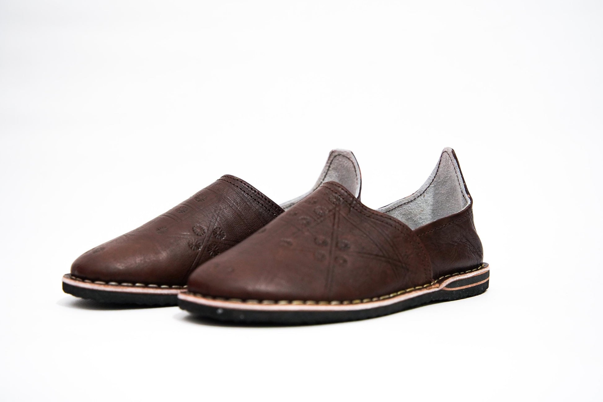 Handmade Moroccan Babouche Leather Slippers for Men, Rich Brown Sheepskin Slip-Ons – Authentic and Durable.