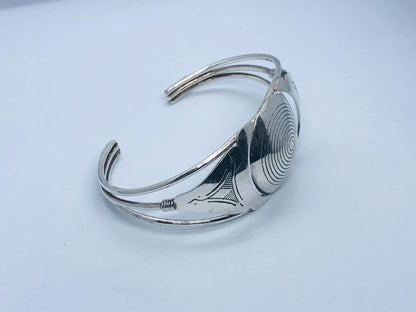 Handcrafted Engraved Silver Bracelet, Traditional Moroccan Design with Circular and Geometric Patterns, Perfect for an Elegant Touch