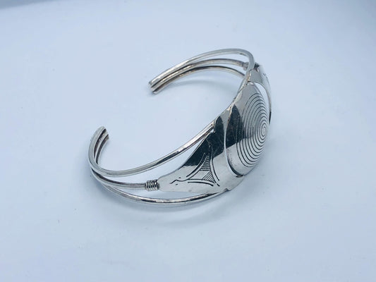 Handcrafted Engraved Silver Bracelet, Traditional Moroccan Design with Circular and Geometric Patterns, Perfect for an Elegant Touch