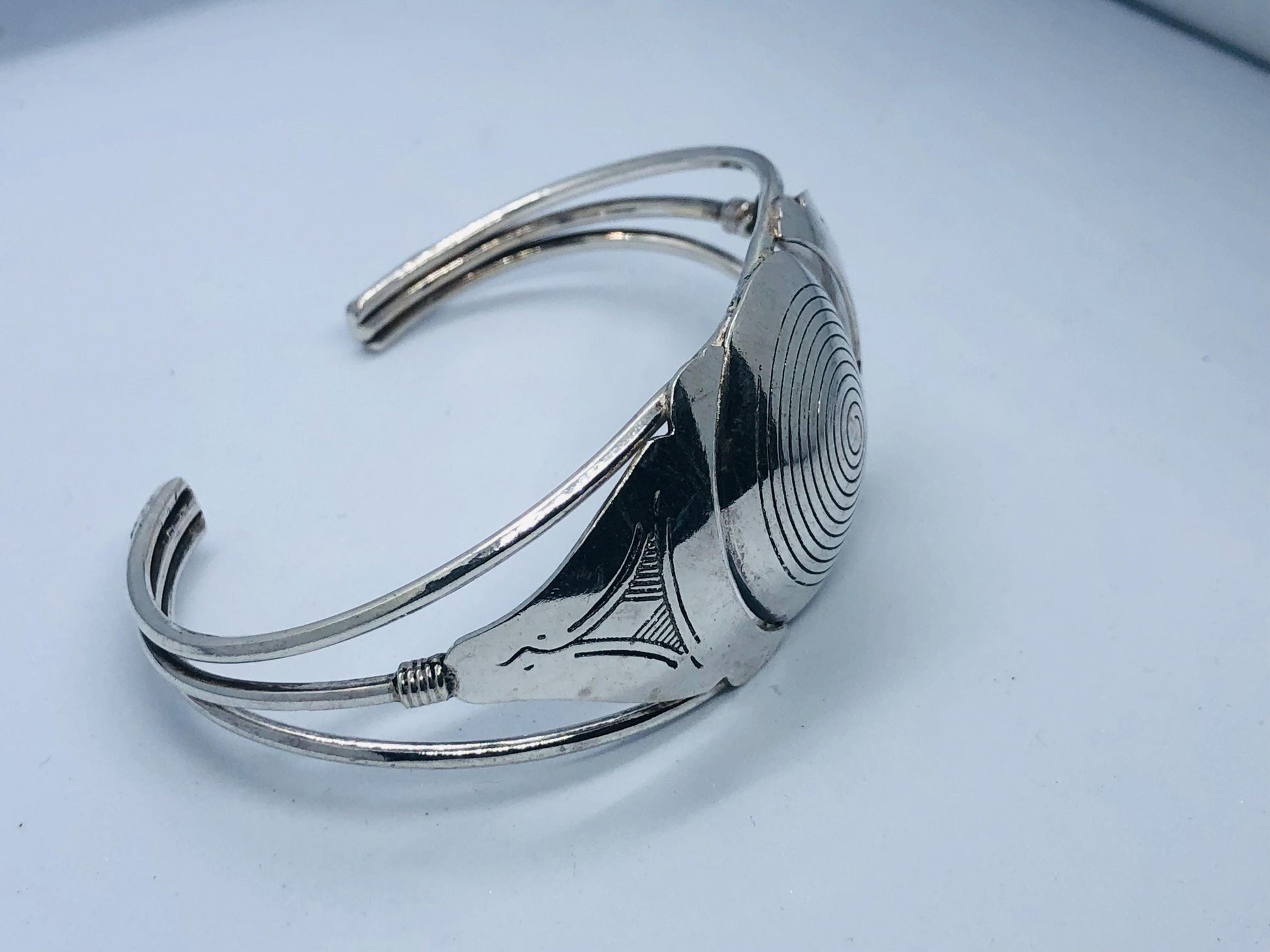 Handcrafted Engraved Silver Bracelet, Traditional Moroccan Design with Circular and Geometric Patterns, Perfect for an Elegant Touch