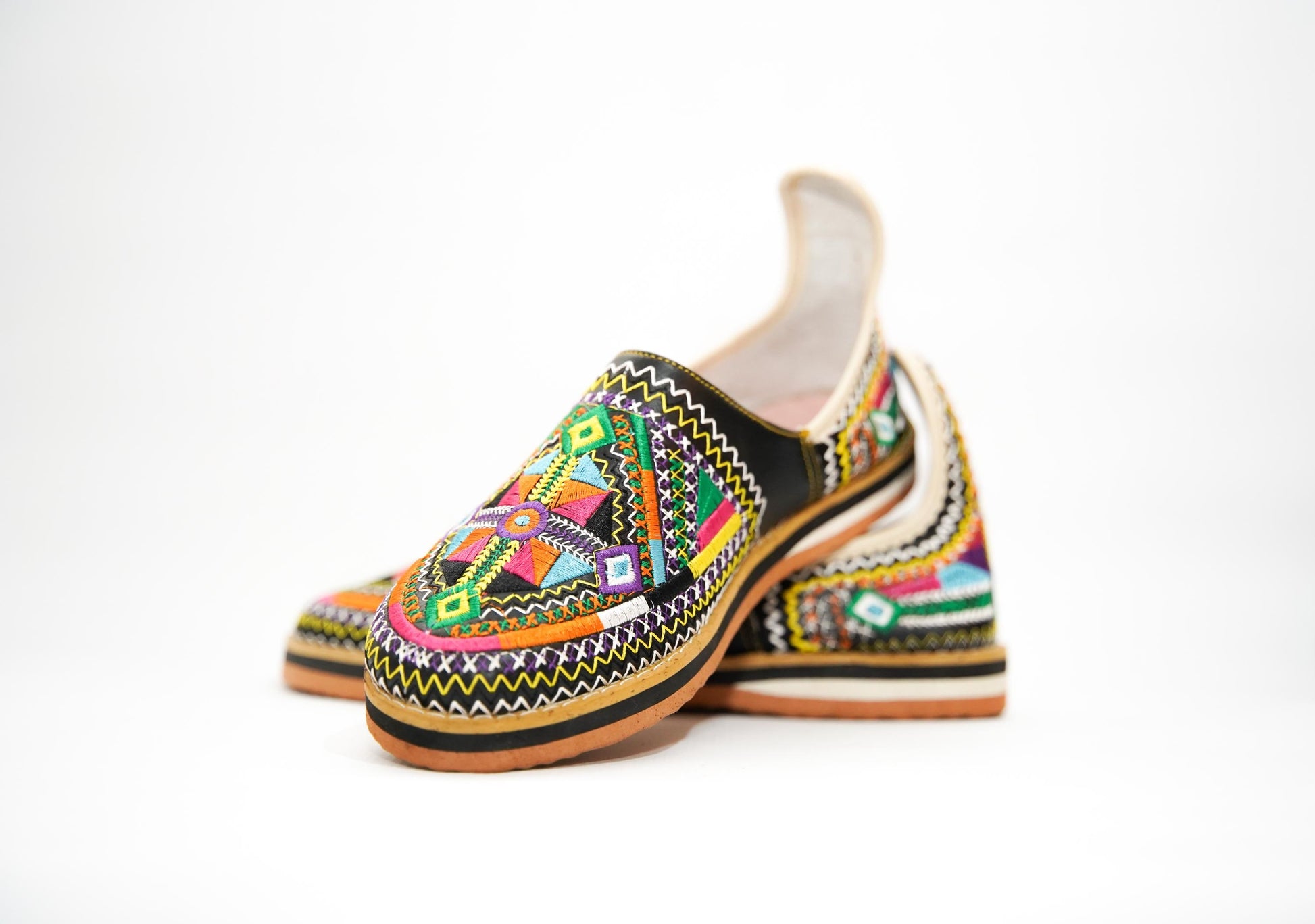 Handmade Moroccan Leather Babouche Slippers for Women, Embroidered Organic Sheepskin House Slippers, Moroccan Shoes, and Leather Babouche.
