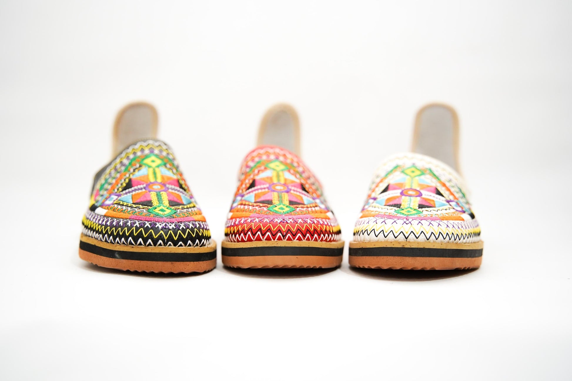 Handmade Moroccan Leather Babouche Slippers for Women, Embroidered Organic Sheepskin House Slippers, Moroccan Shoes, and Leather Babouche.
