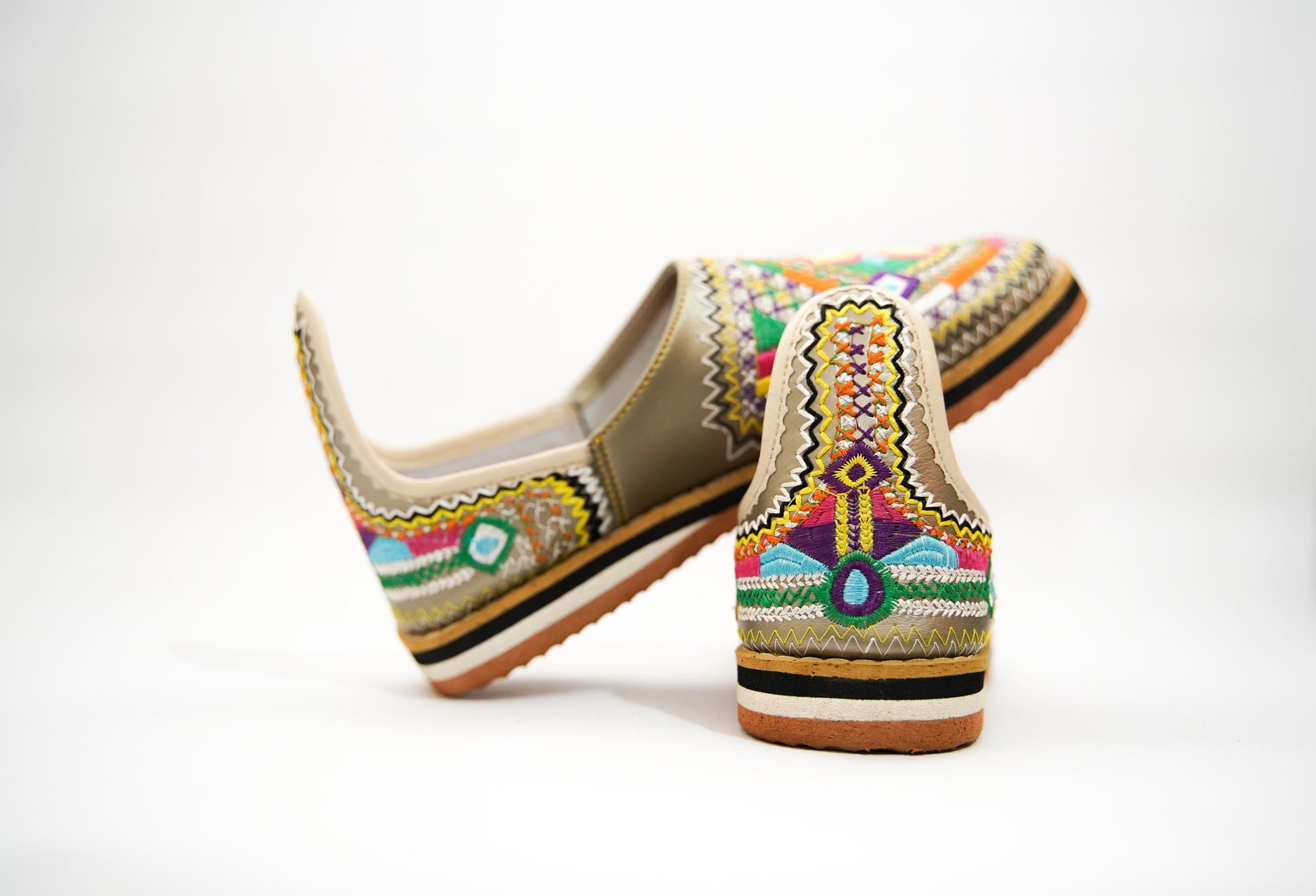 Handmade Moroccan Leather Babouche Slippers for Women, Embroidered Organic Sheepskin House Slippers, Moroccan Shoes, and Leather Babouche.