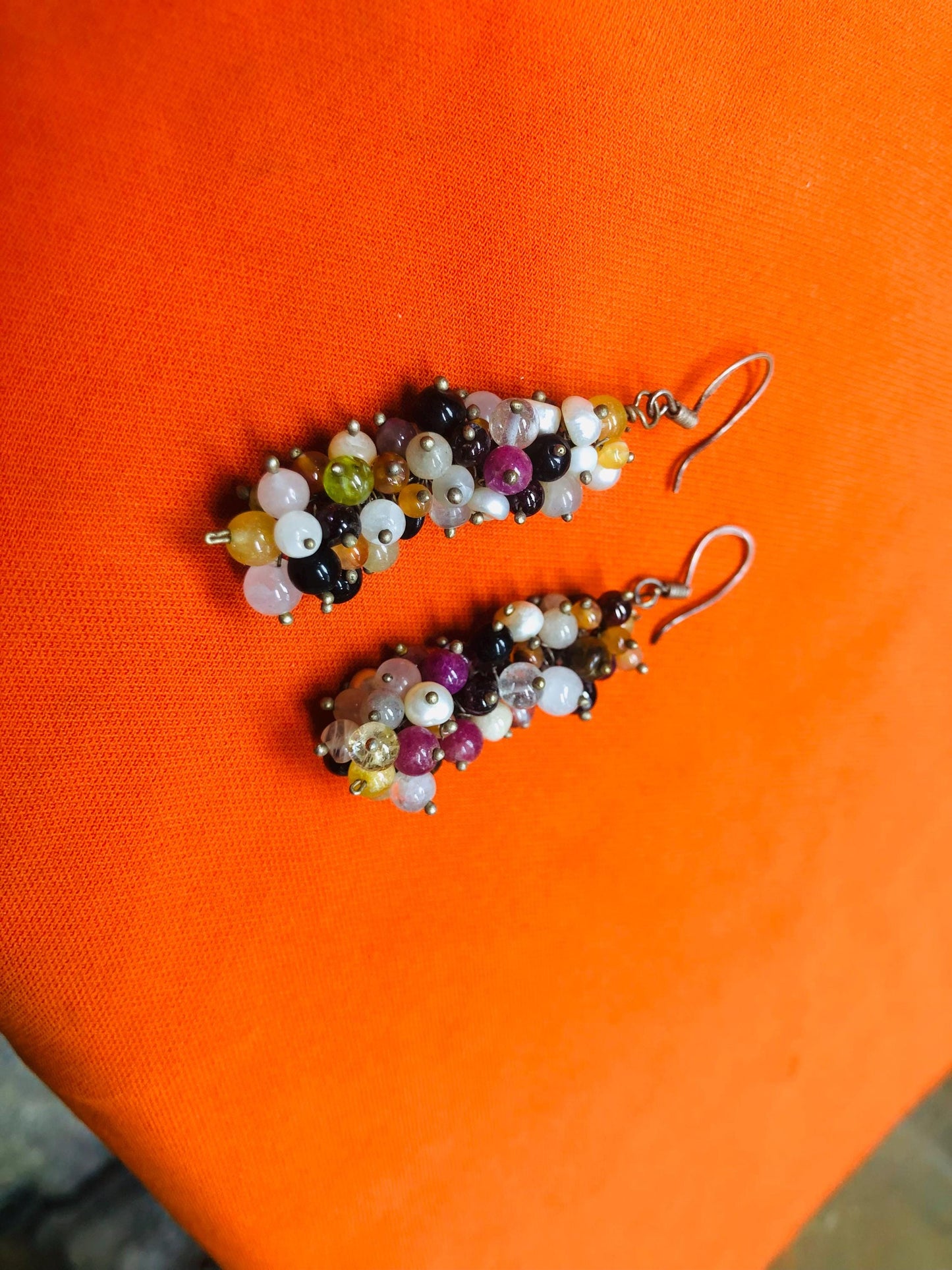 Artisanal Earrings in Multicolored Semi-Precious Stones