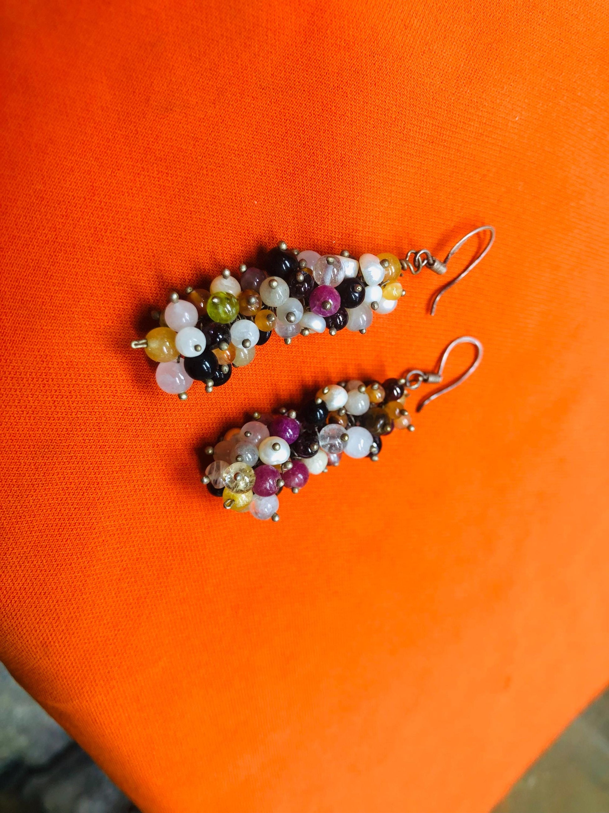 Artisanal Earrings in Multicolored Semi-Precious Stones
