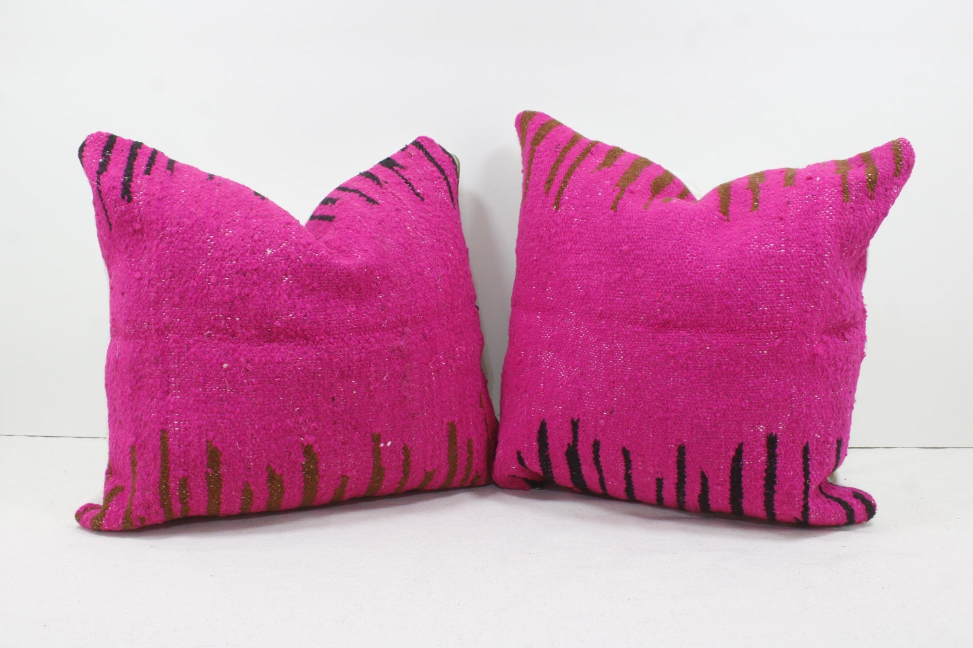 Set of 2 Vintage Moroccan Pillows 100% Wool , Absolutely Gorgeous Pillow Floor Pillow Moroccan Berber Home Design Handmade Kilim Berber