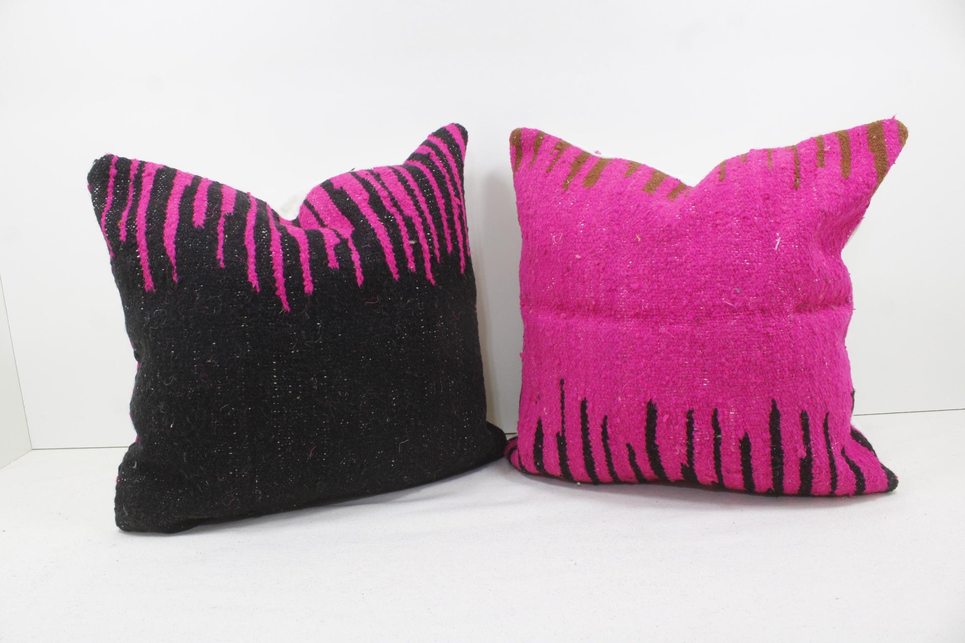 Set of 2 Vintage Moroccan Pillows 100% Wool , Absolutely Gorgeous Pillow Floor Pillow Moroccan Berber Home Design Handmade Kilim Berber