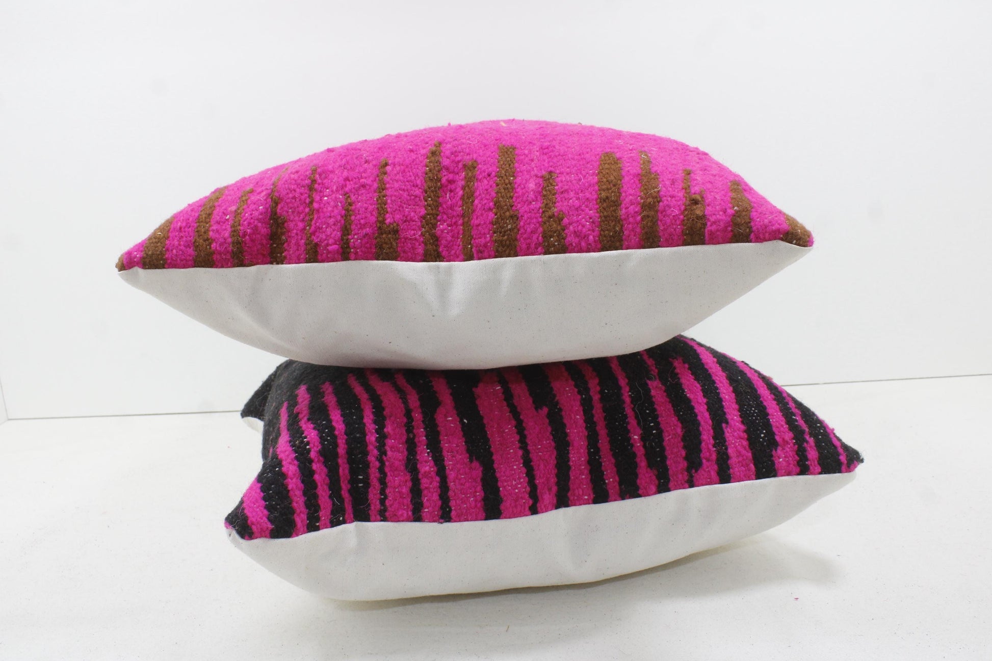Set of 2 Vintage Moroccan Pillows 100% Wool , Absolutely Gorgeous Pillow Floor Pillow Moroccan Berber Home Design Handmade Kilim Berber