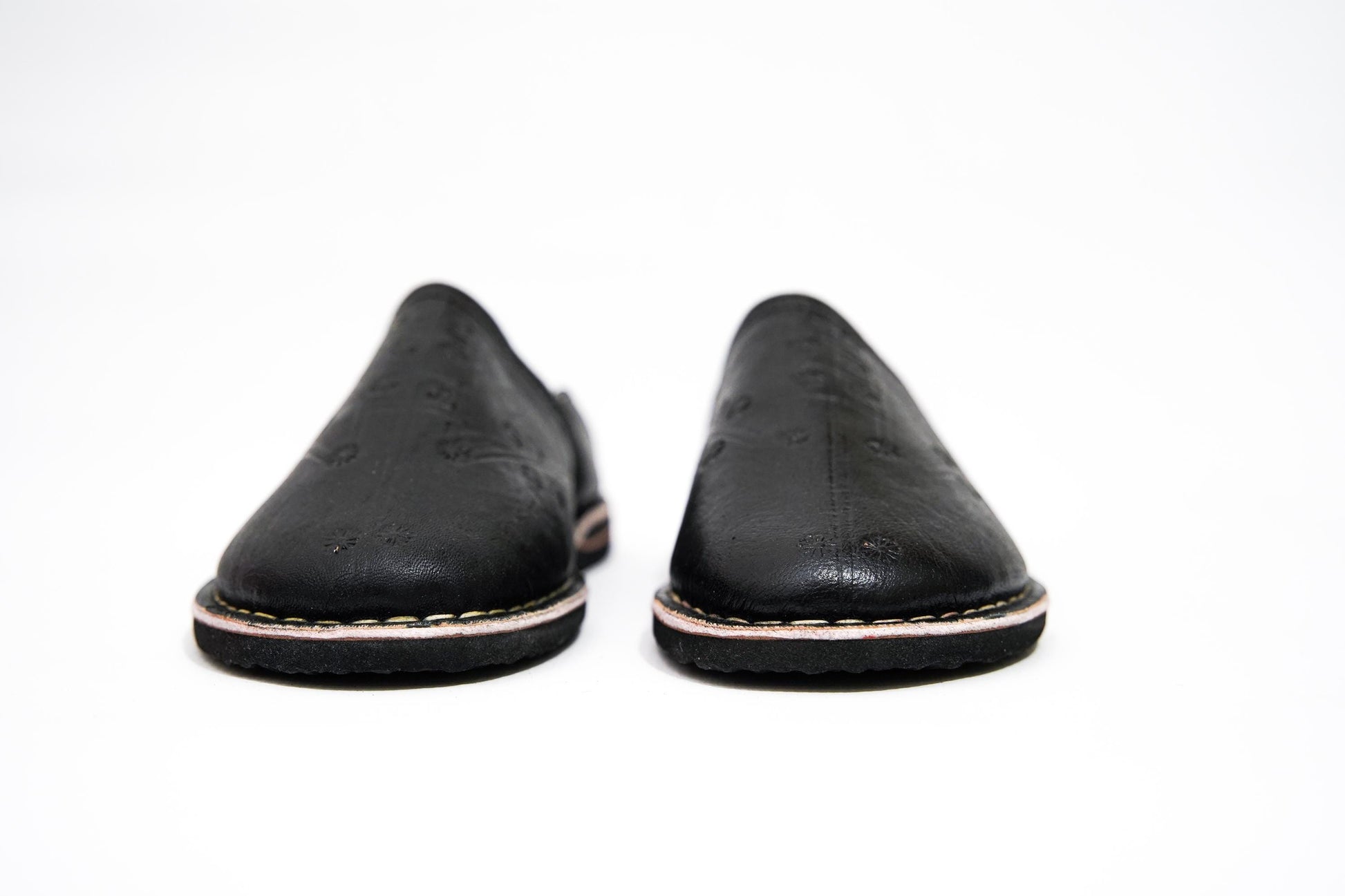 Handmade Moroccan Babouche Leather Slippers for Men, Classic Black Organic Sheepskin Slip-Ons – Elegant and Comfortable.