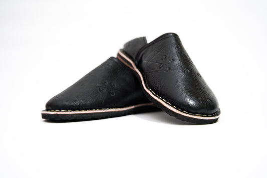 Handmade Moroccan Babouche Leather Slippers for Men, Classic Black Organic Sheepskin Slip-Ons – Elegant and Comfortable.