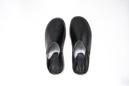 Handmade Moroccan Babouche Leather Slippers for Men, Classic Black Organic Sheepskin Slip-Ons – Elegant and Comfortable.
