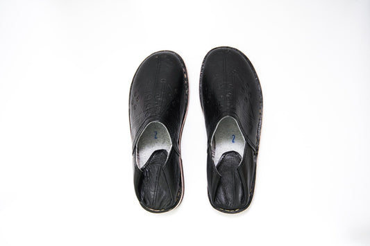 Handmade Moroccan Babouche Leather Slippers for Men, Classic Black Organic Sheepskin Slip-Ons – Elegant and Comfortable.