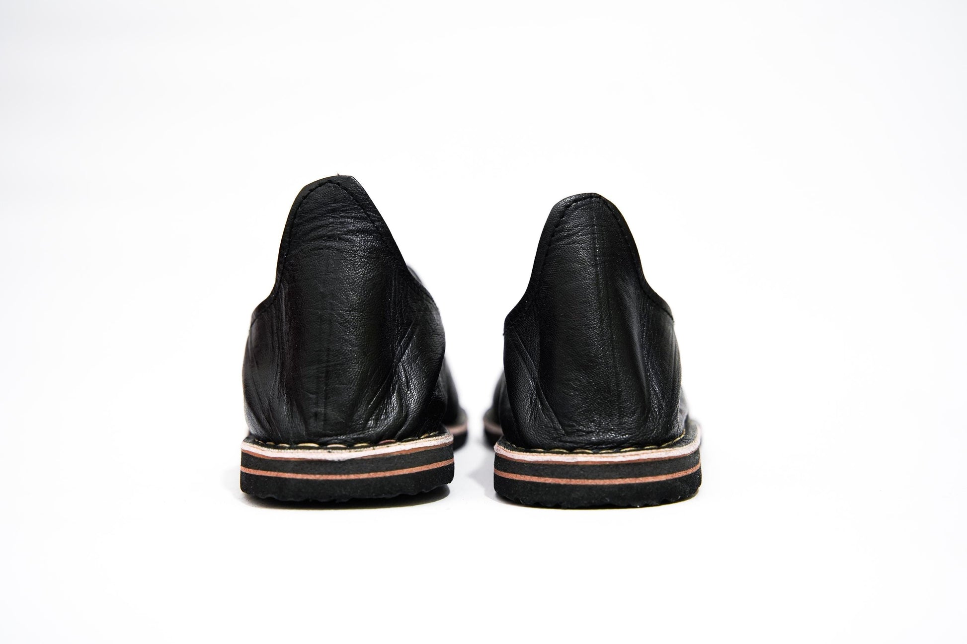 Handmade Moroccan Babouche Leather Slippers for Men, Classic Black Organic Sheepskin Slip-Ons – Elegant and Comfortable.