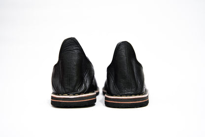 Handmade Moroccan Babouche Leather Slippers for Men, Classic Black Organic Sheepskin Slip-Ons – Elegant and Comfortable.