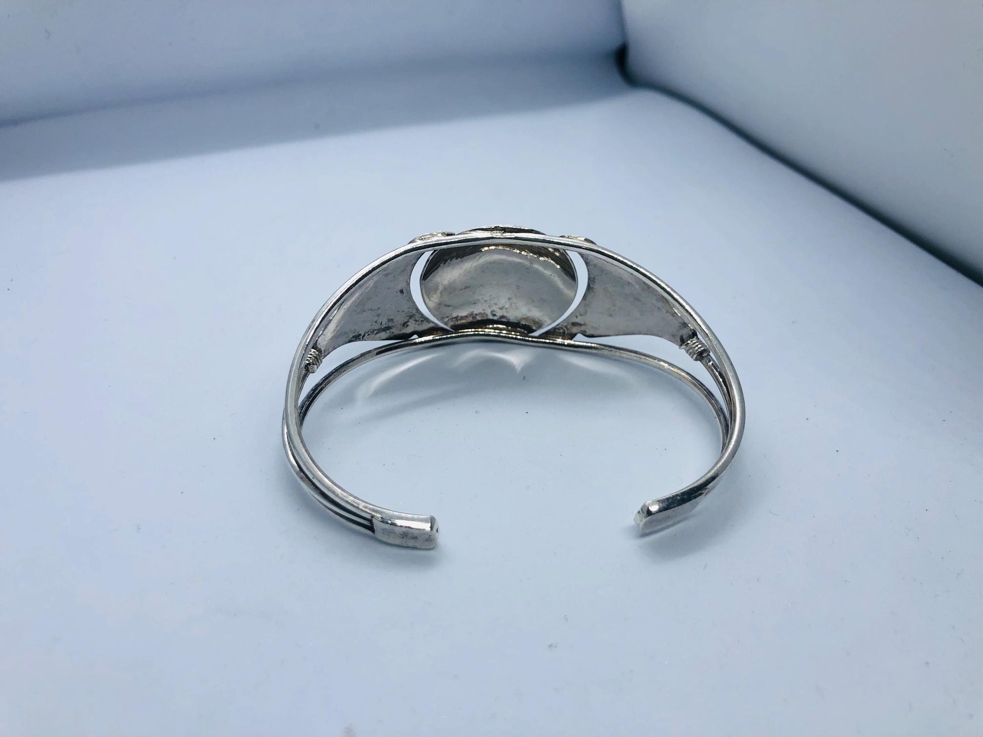 Handcrafted Engraved Silver Bracelet, Traditional Moroccan Design with Circular and Geometric Patterns, Perfect for an Elegant Touch