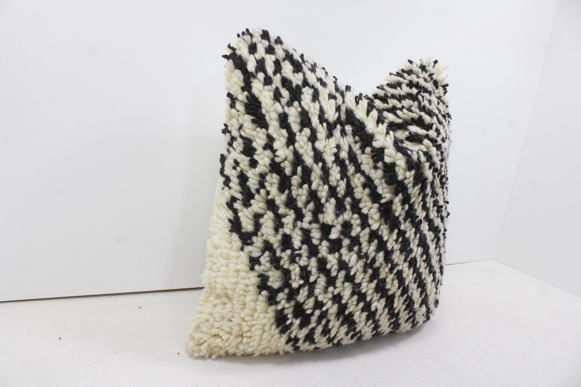Vintage Moroccan Pillows 100% Wool ,Absolutely Gorgeous Pillow Floor Pillow Moroccan Berber Home Design Handmade Kilim Berber P234