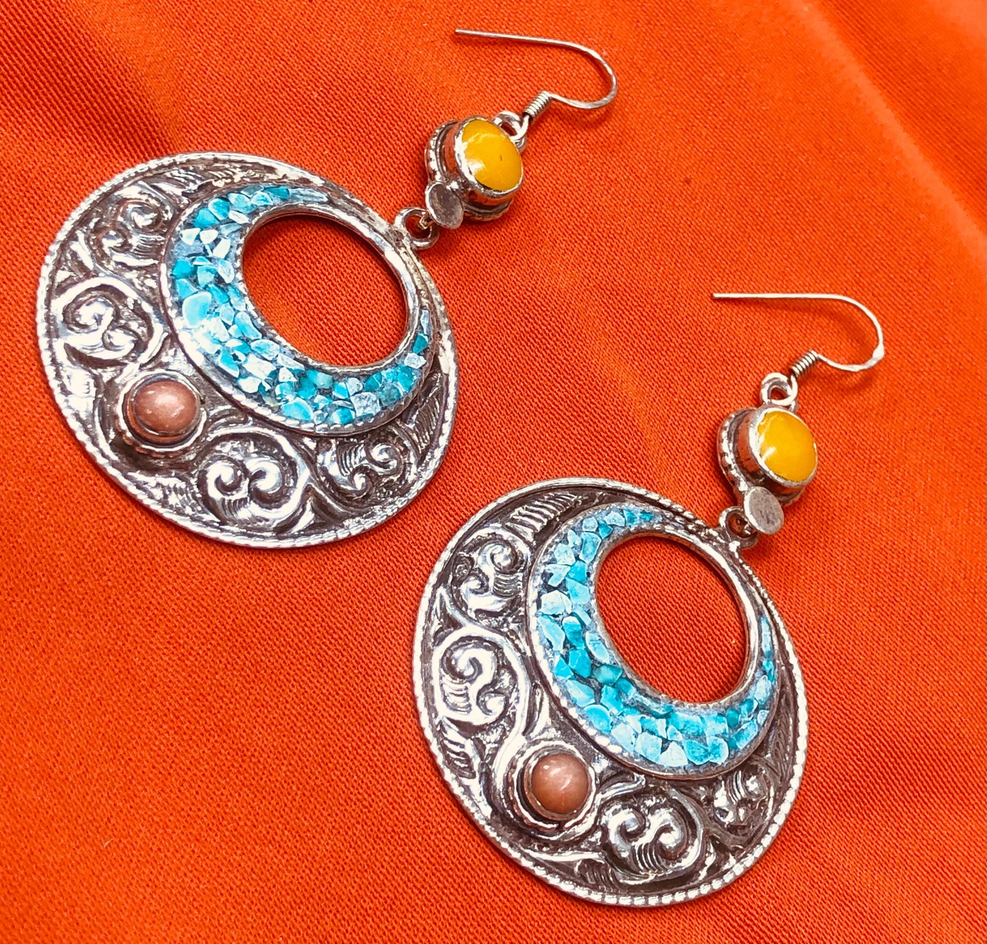 Handmade Berber Silver Earrings with Natural Stones, Featuring a Design Inspired by Authentic Traditional Craftsmanship.