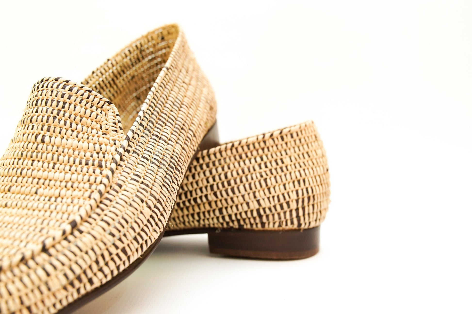 Handwoven Raffia Loafers – Moroccan Unisex Shoes – Natural Slip-On Flats – Boho Artisan Footwear